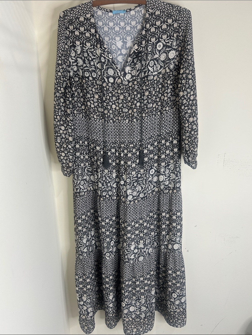 J. McLaughlin Dress Women's Medium Grey Floral Hortense Tiered Midi Resort - Picture 2 of 16